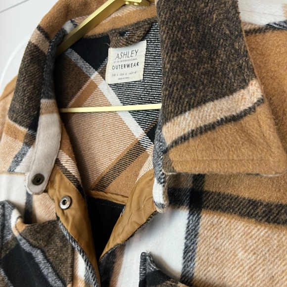 Ashley Women's Tan/Black Plaid Shacket - Picture 7 of 11